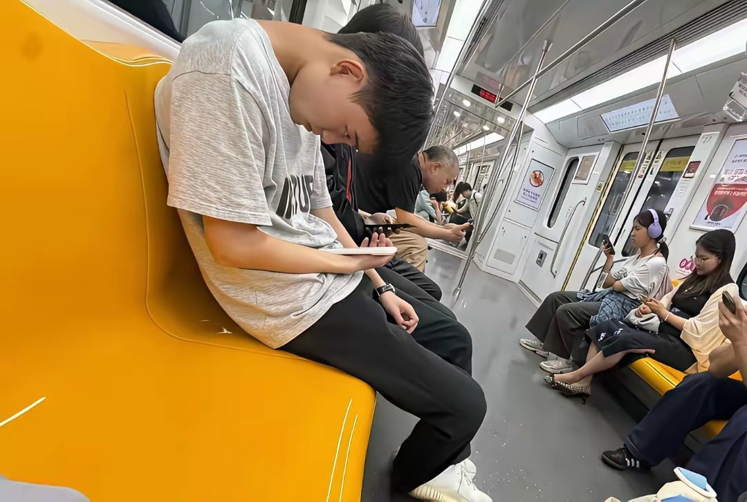 这样的年轻人会越来越多还有救吗
