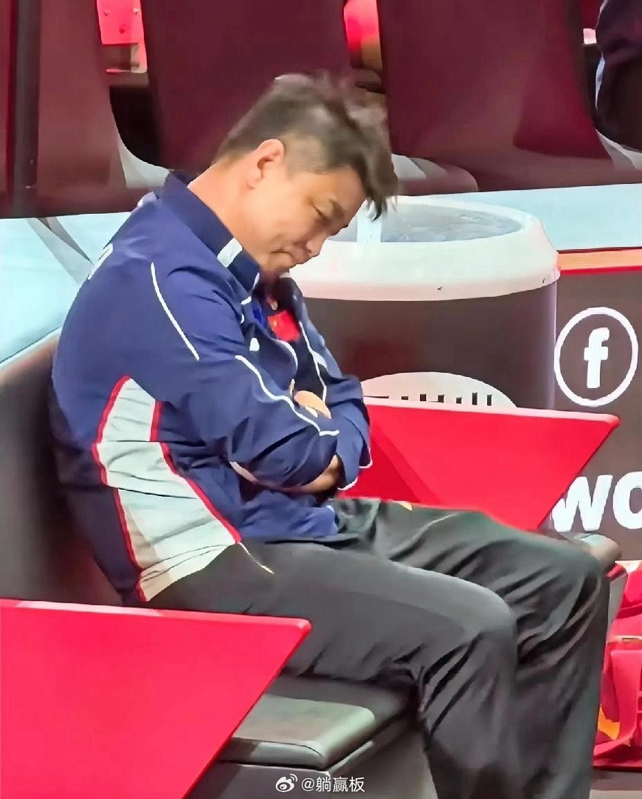 连输同一个人五次，是什么感觉？林诗栋知道。从去年到今年，他五次在国际赛场上，都倒