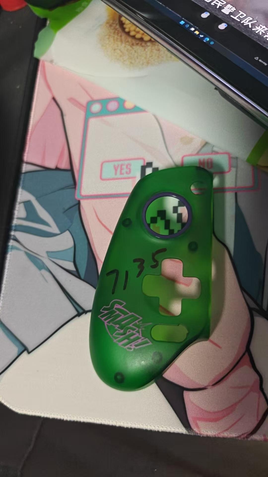 离大谱！顺丰快递咋直接在客户产品上写收件信息？包装呢？群里小小伙伴刚刚中招了，他