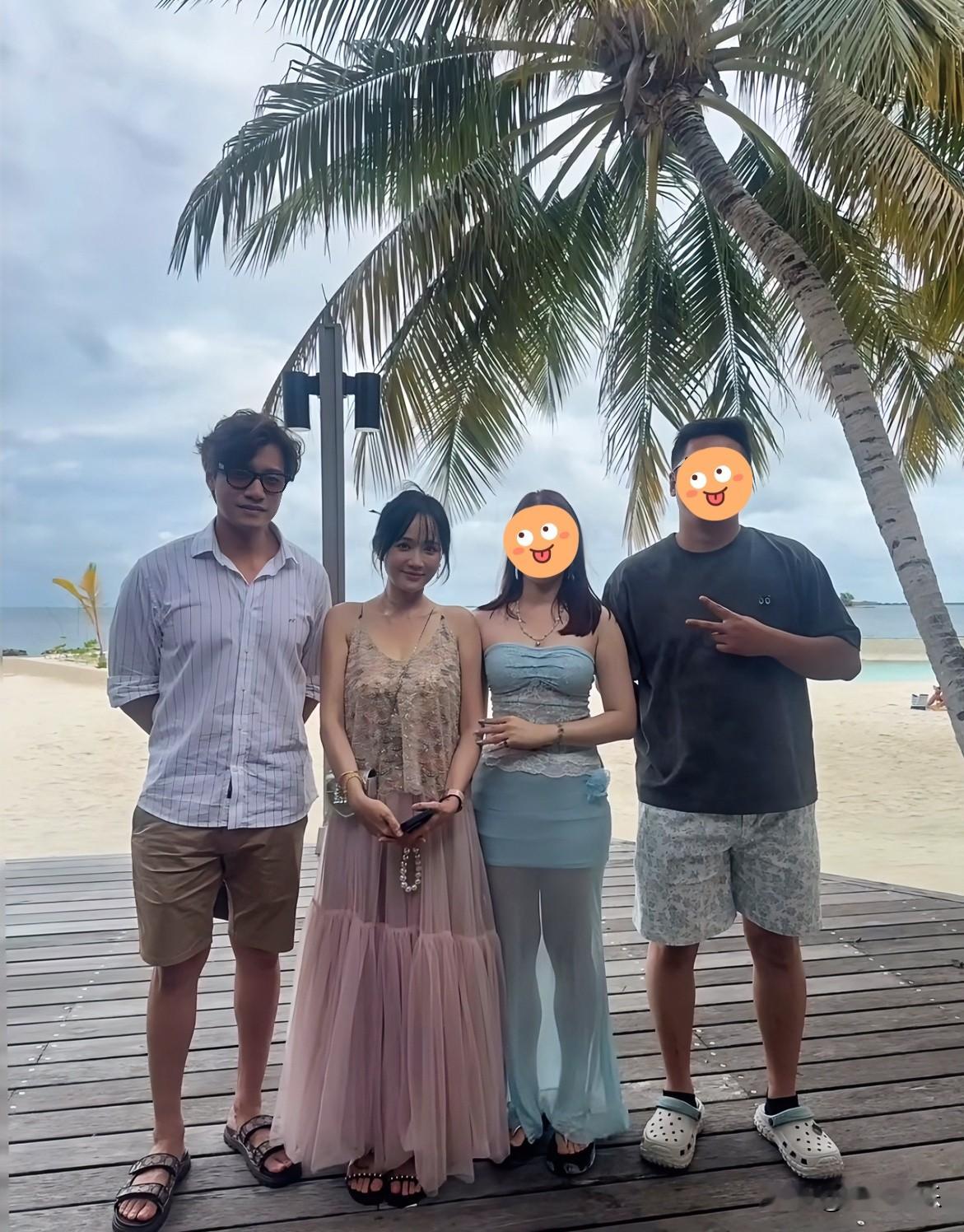 莉莉岛偶遇陈乔恩，少女感藏不住。游客在莉莉岛海边碰到陈乔恩，还一起拍下合照。生图里的陈乔恩瘦瘦的，一