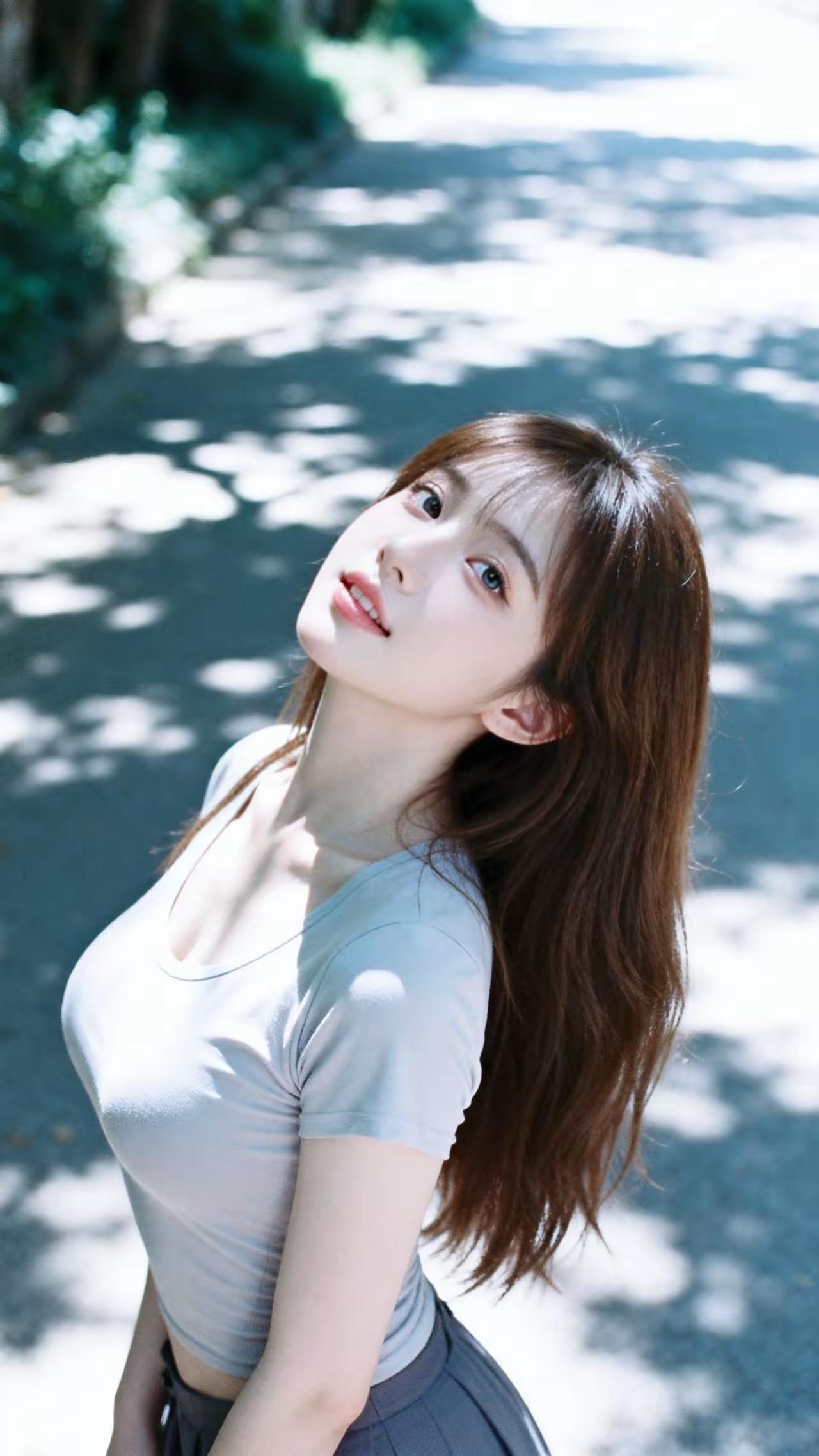我们要有足够的愚蠢，才能感受到幸福。但是我们又要足够的智慧，才能看清自己的