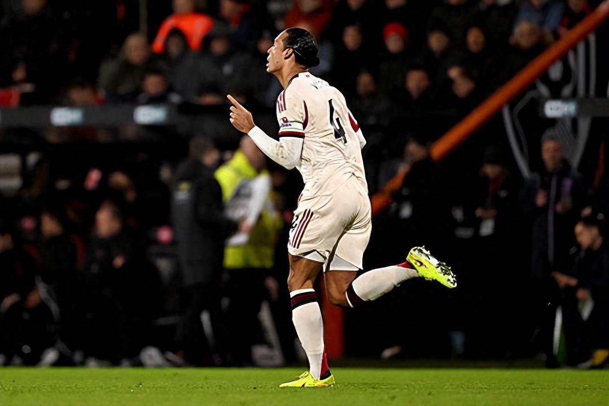 2-3！维尔茨失良机，范戴克送礼，利物浦5轮不胜，曼联有望进前四补时第95分