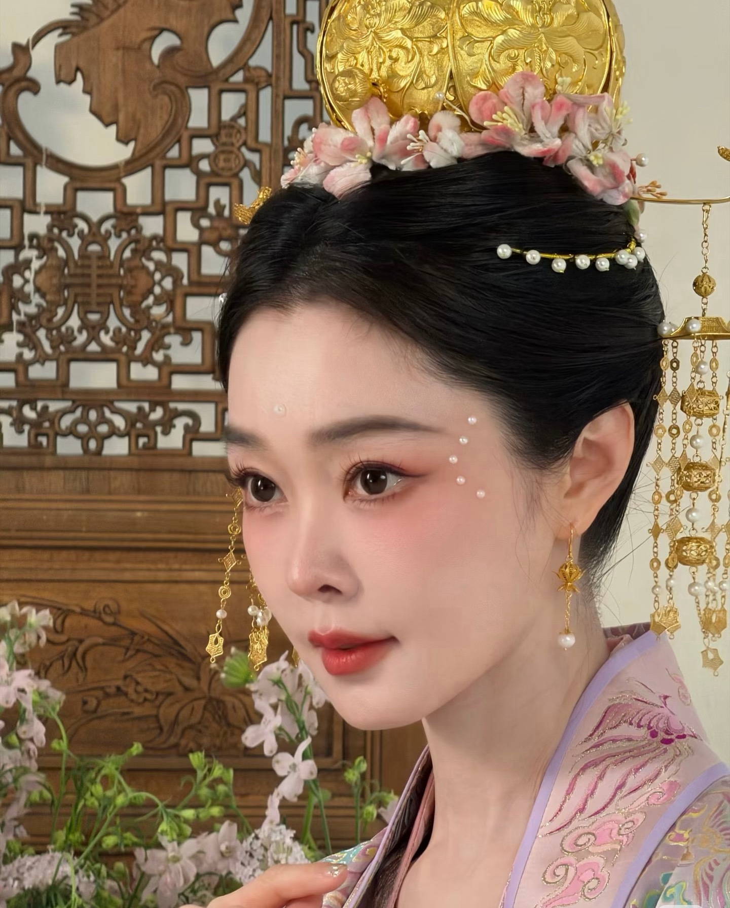 潇潇给宋轶化的珍珠妆好美，像一个白白糯糯的小汤圆！