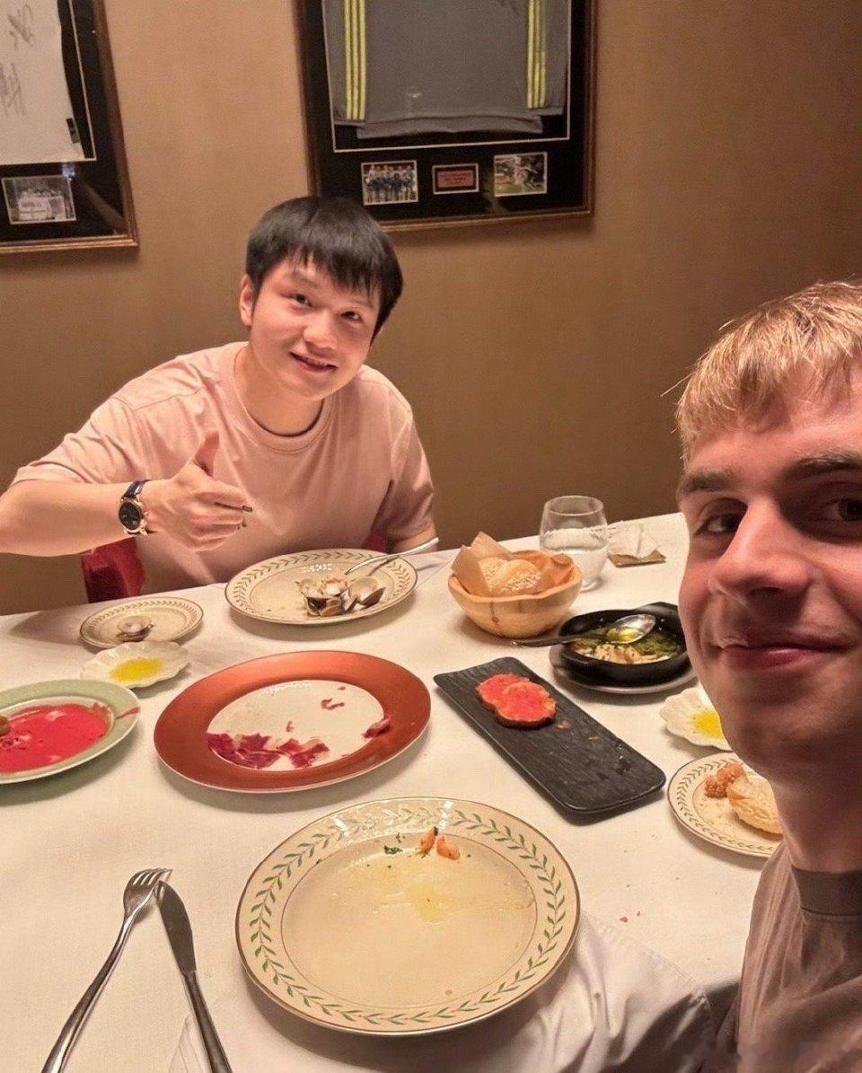 回忆奥运一周年晚餐：“我们坐在那里聊了好几个小时”近日，乒乓球明星莫雷加德在