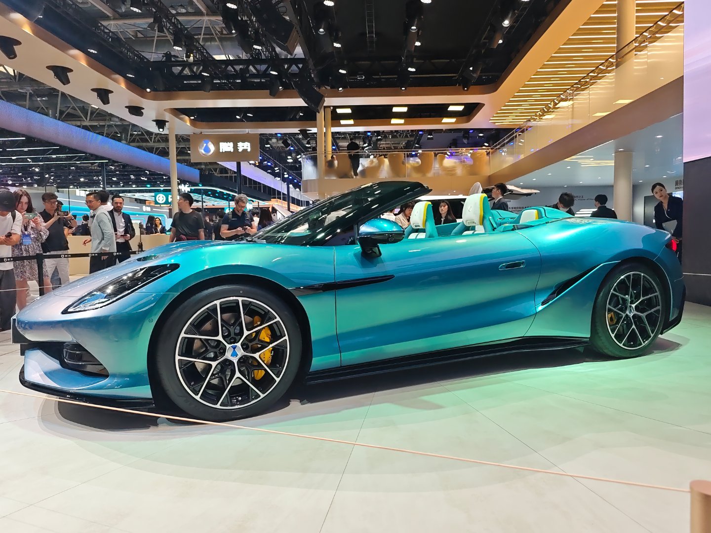 这次车展最好看的车，腾势Z！今天北京车展的最大亮点之一，就是这台名为“腾势Z”的
