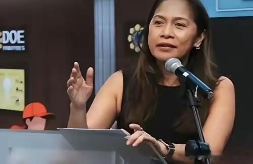 扛不住了！马尼拉紧急向中方求援！海上挑事不断，油罐却彻底见底，双面操作早已得不偿失如今的菲律宾，正陷
