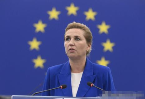 掏枪了！美军C-17直接降在格陵兰首府，丹麦毫不知情，连预警电话都没一个！第二天