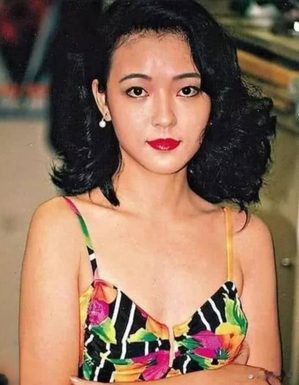 提起中国香港艺人郭少芸，想必大家想到的一定是她在剧中“泼辣”的形象，以及现实里“