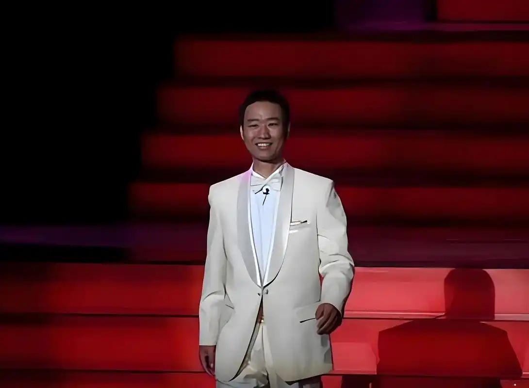 2005年，歌手丛飞身患癌症去世，停止资助了183名贫困儿童。家长打电话来质问：