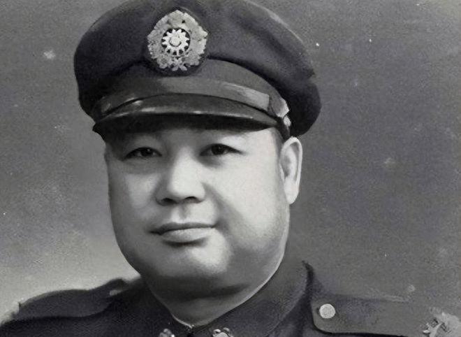 抗日战争时期，曾有十三位黄埔军校的毕业生担任集团军总司令，他们具体都是哪些人呢？