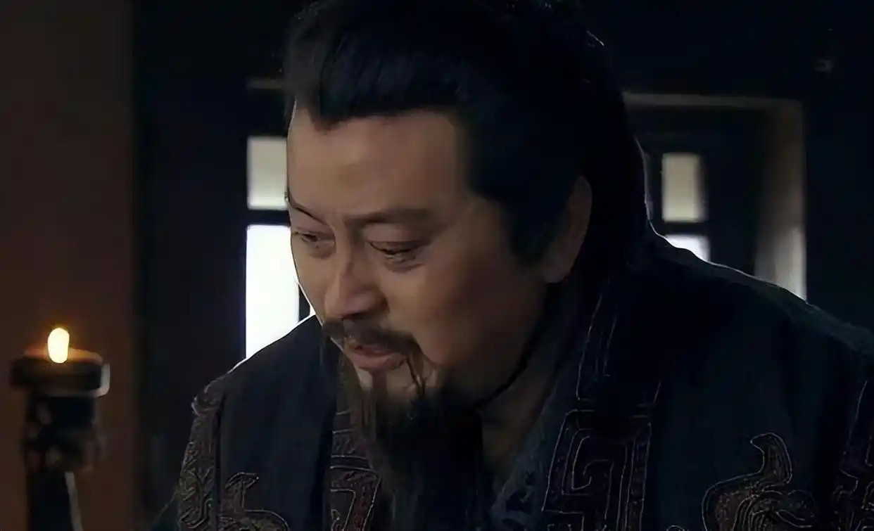 公元前195年，陈平奉命捉拿樊哙，将樊哙装进囚车，押赴长安，不料半路传来惊人消息