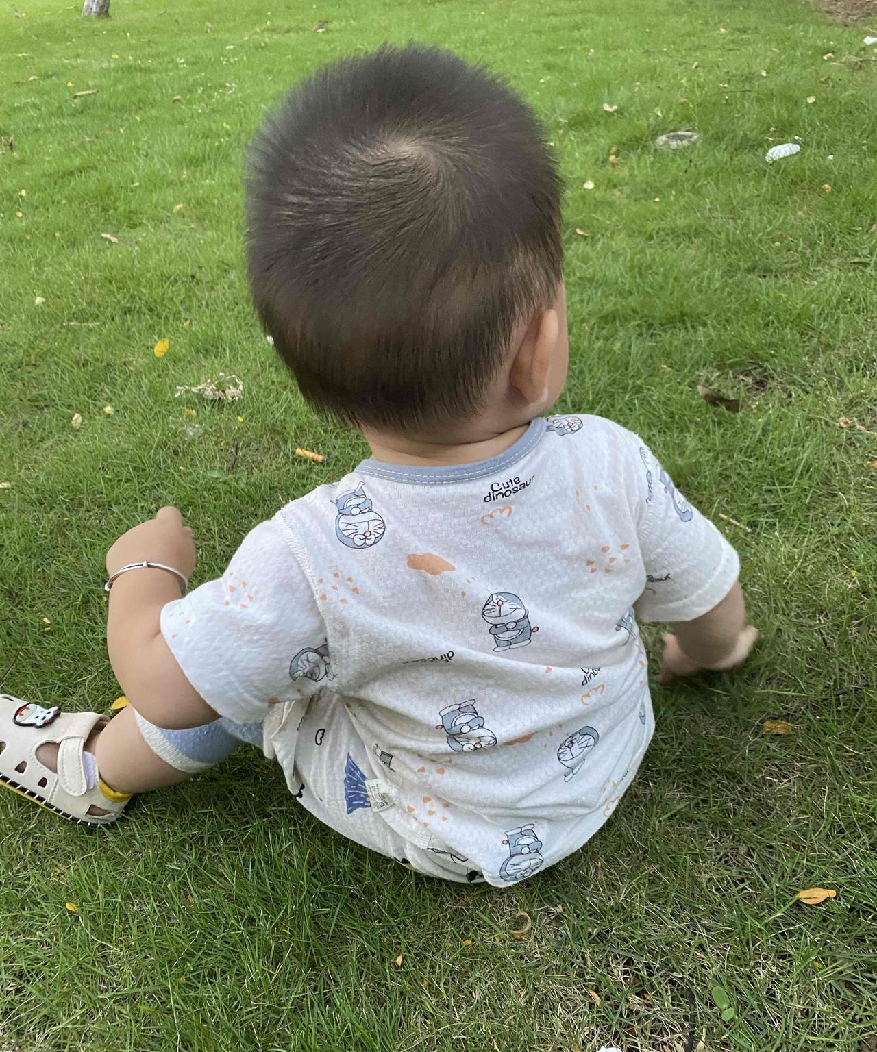 带娃以后才知道：1.一岁以后的宝宝如果下午三点以后还睡觉的话，她就会到晚上十一