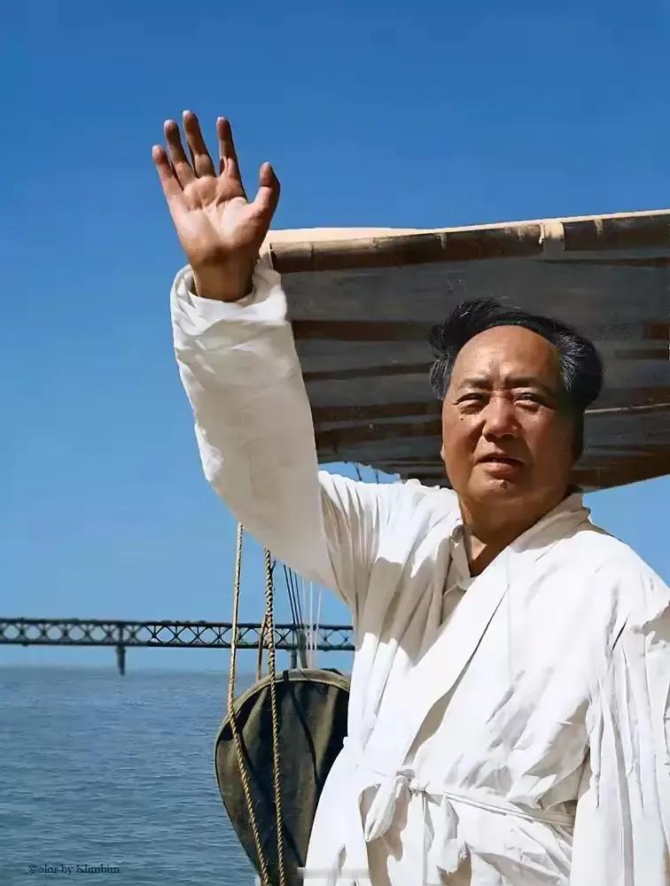 毛主席一生酷爱游泳。一、笑说伟大毛主席第一次