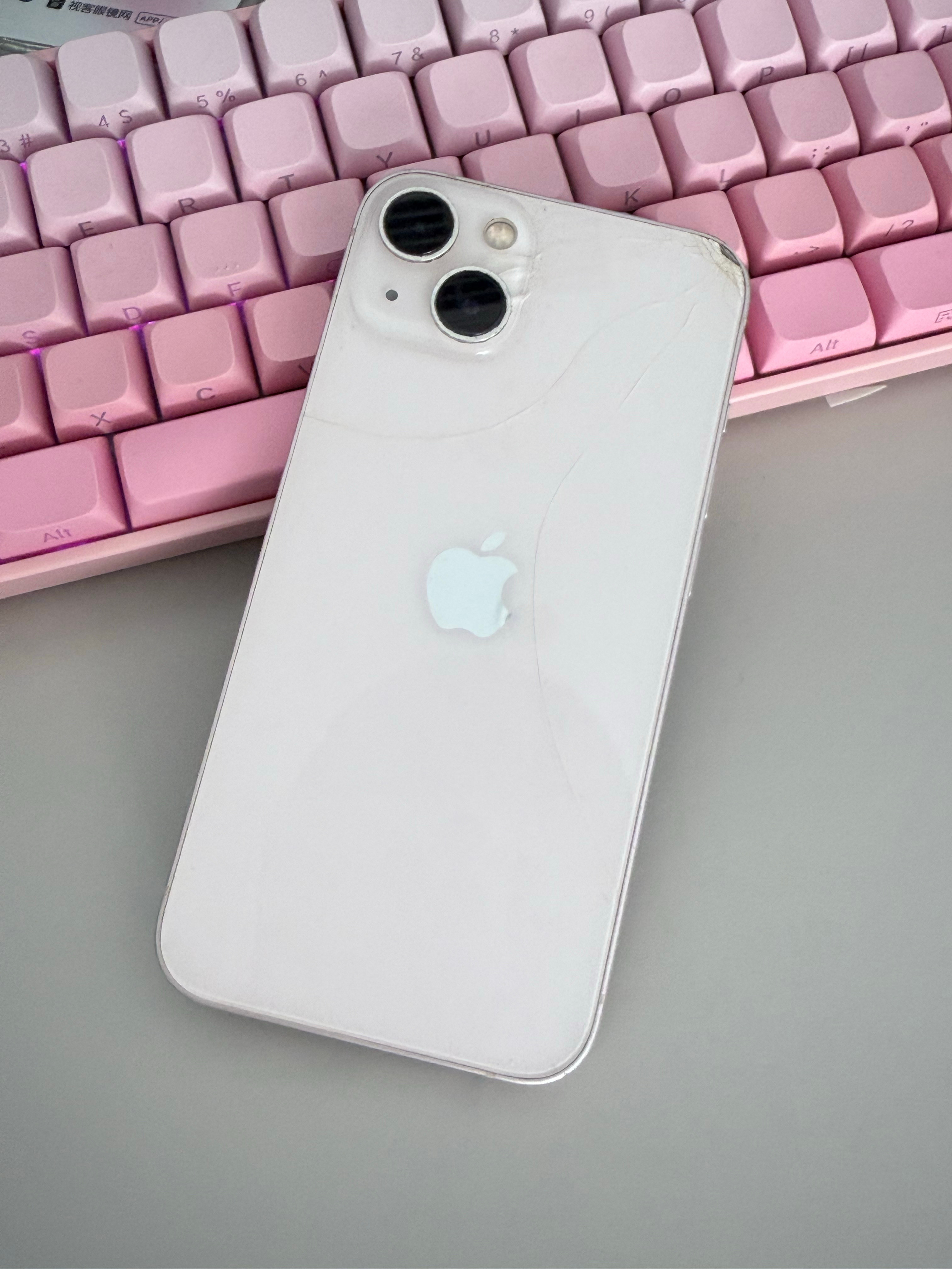 我说iPhone13稳稳的很贴心没人反对吧？没有惊艳的变化但处处透着成熟的体