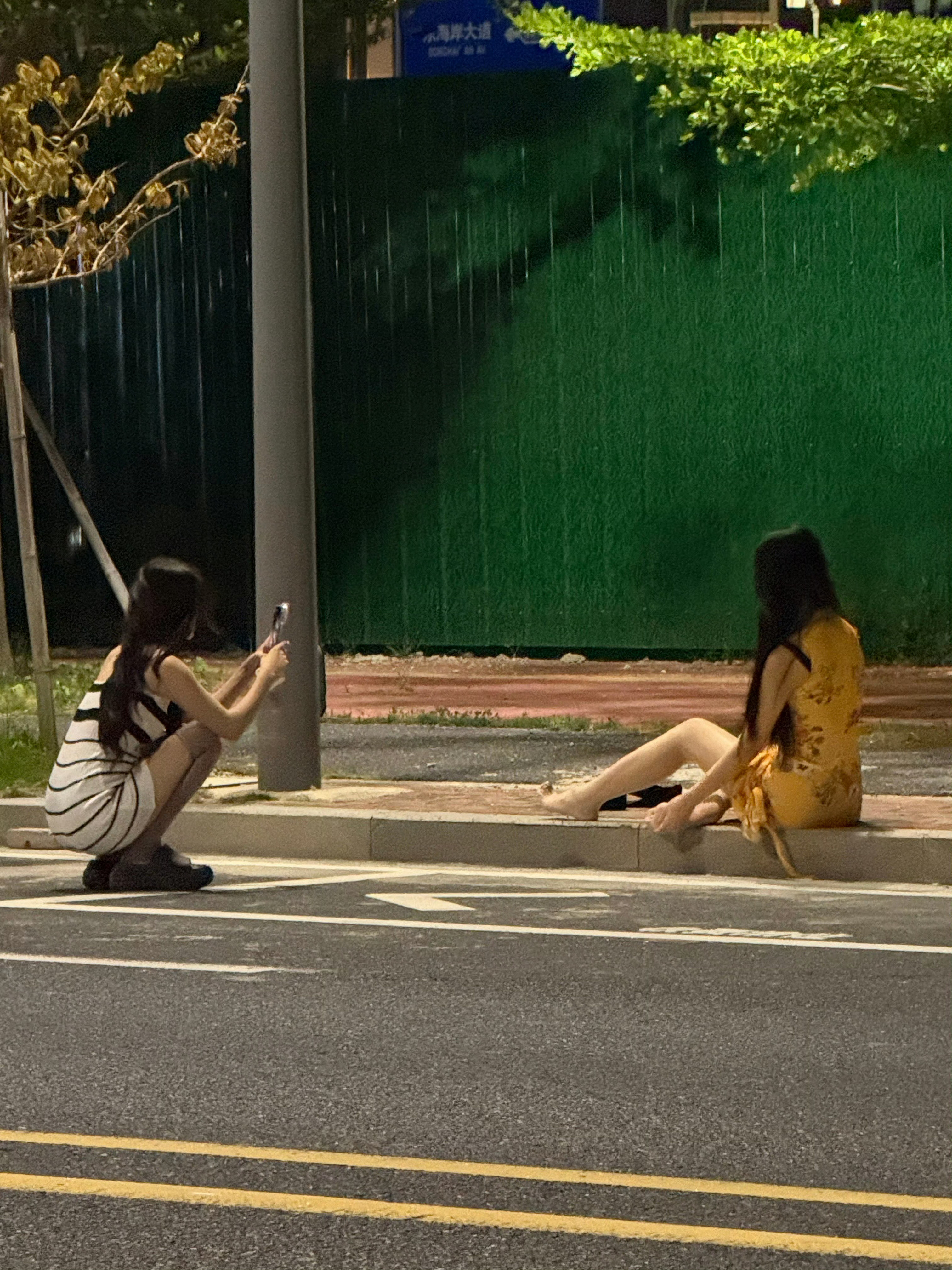 在路边拍照突然收到两张隔空吓死了