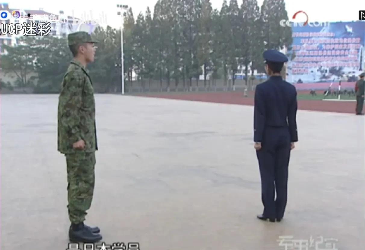 近日，中国军事媒体军事纪实。曝光了日本自卫队首次派遣两名学员进入中国石家庄某指挥