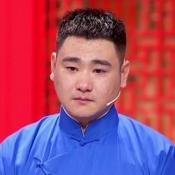 近日，薛博文退出杨光相声社之后直播卖惨找工作的事情，也是让人议论纷纷。反观同样经