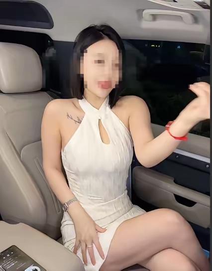 河北保定有个大网红叫刘娇娇，网传她一天出场费能拿5万块；咱普通打工人累死累活干一