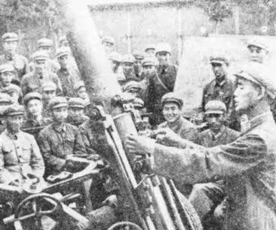 1960年南京307兵工厂热火朝天造出近千门56式160毫米火炮，
