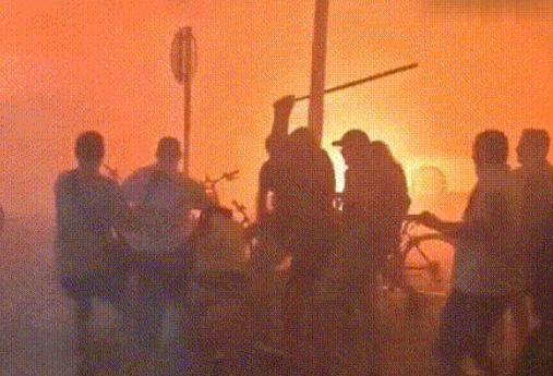 武契奇到中国前，塞尔维亚多地开始打砸抢烧；64人被打伤，武契奇承诺一年半后下台