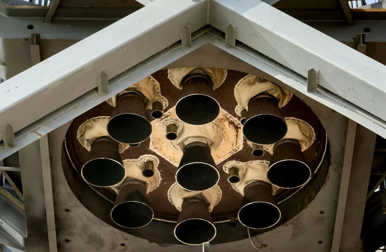 四连：天下无敌【星云一号一级九机并联试车成功】11月1日，深蓝航天“星云一号”火