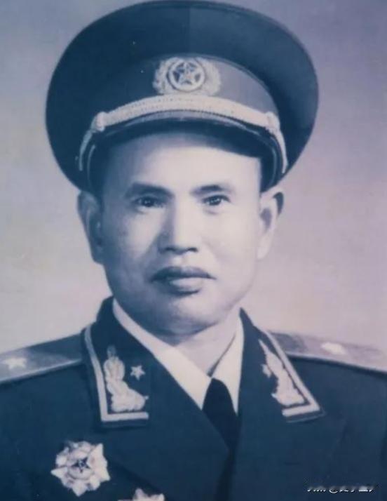 1938年，八路军打退日军进攻后，营长王耀南突然下达了一个奇怪的命令："大家快