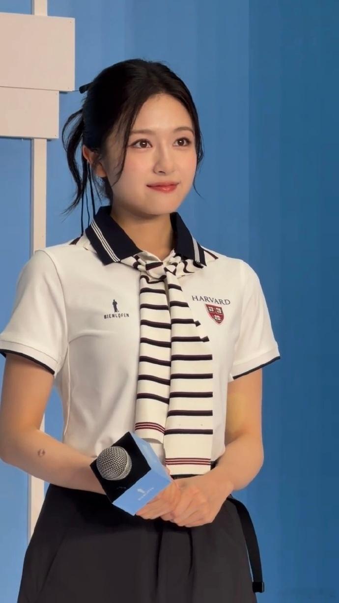 李兰迪好元气的一张脸李兰迪完全的元气少女完全就是被李兰迪元气的少女感所深深的吸