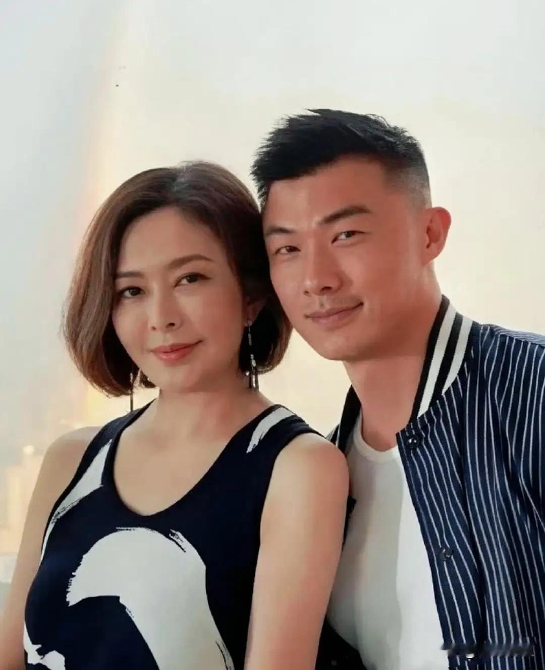 这“软饭”吃的真是够味…关之琳62岁，“小老公”才27岁，两人是真正的婆孙恋