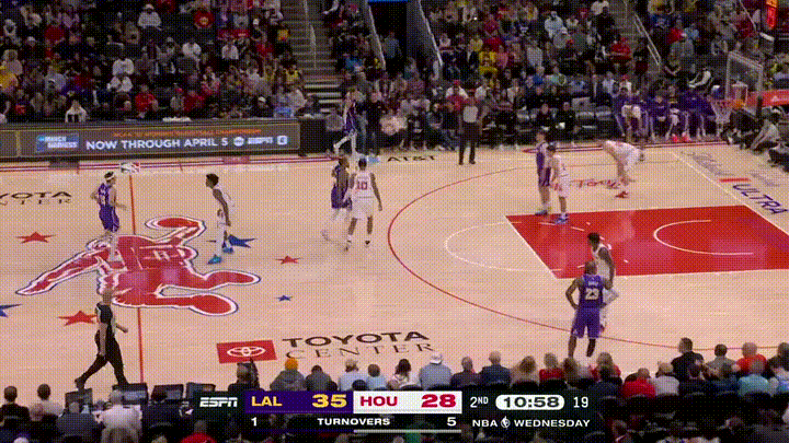 湖人巨星詹姆斯真是太猖狂了，谁能好好的收拾一下他？在今天进行的湖人和火箭的焦点战