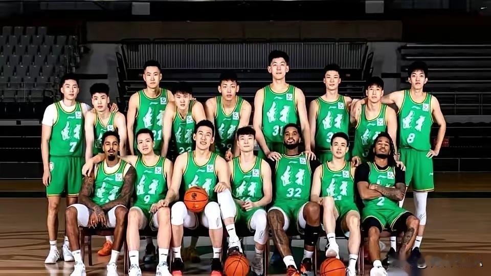 看完CBA季前赛发现！四支球队新赛季实力极强，有可能挑战上海。1、辽宁本钢谢