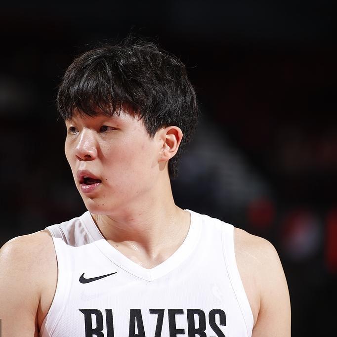 理性分析，不吹不黑杨瀚森最近表现不好是否有问题？1、抢篮板不喜欢跳，其实是