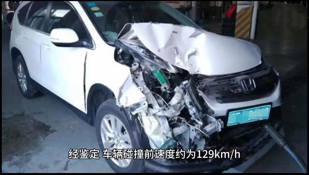 江西景德镇街头，一场本不该发生的悲剧撕碎了三个家庭的平静。去年深秋的傍晚，20岁