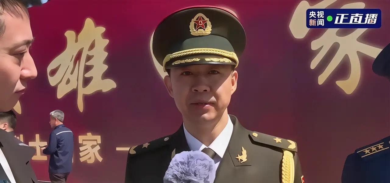 英雄航天员陈冬已晋升少将军衔，系我国第二批航天员，在轨时长超400天