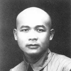 陈赓根本比不了徐海东。中央红军独自北上，朱德，刘伯承，董振堂等被困红四，何长