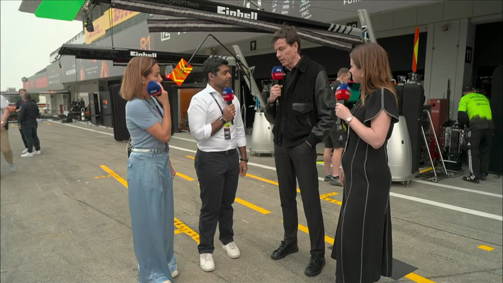 沃尔夫透露，拉塞尔汤匙弯前被勒克莱尔意外超越是因为赛车软件的电子系统出了一个bu