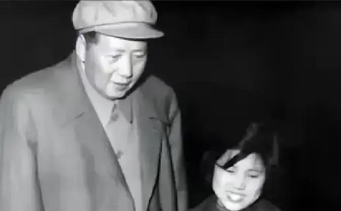一声毛主席好，改变了一个女工的一生！1958年2月13日，沈阳机床开关厂的车间里