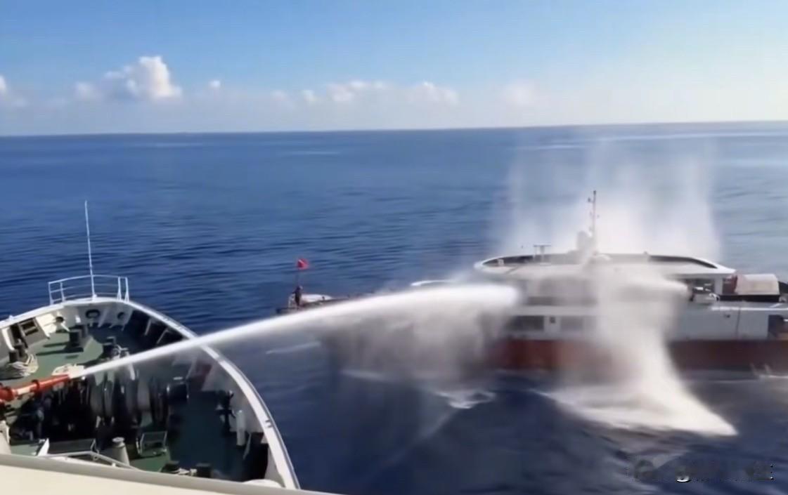 大胆预测：湾湾这样干，只会加速统一！渔船只是来不及起锚，就被湾湾用高压水炮攻击