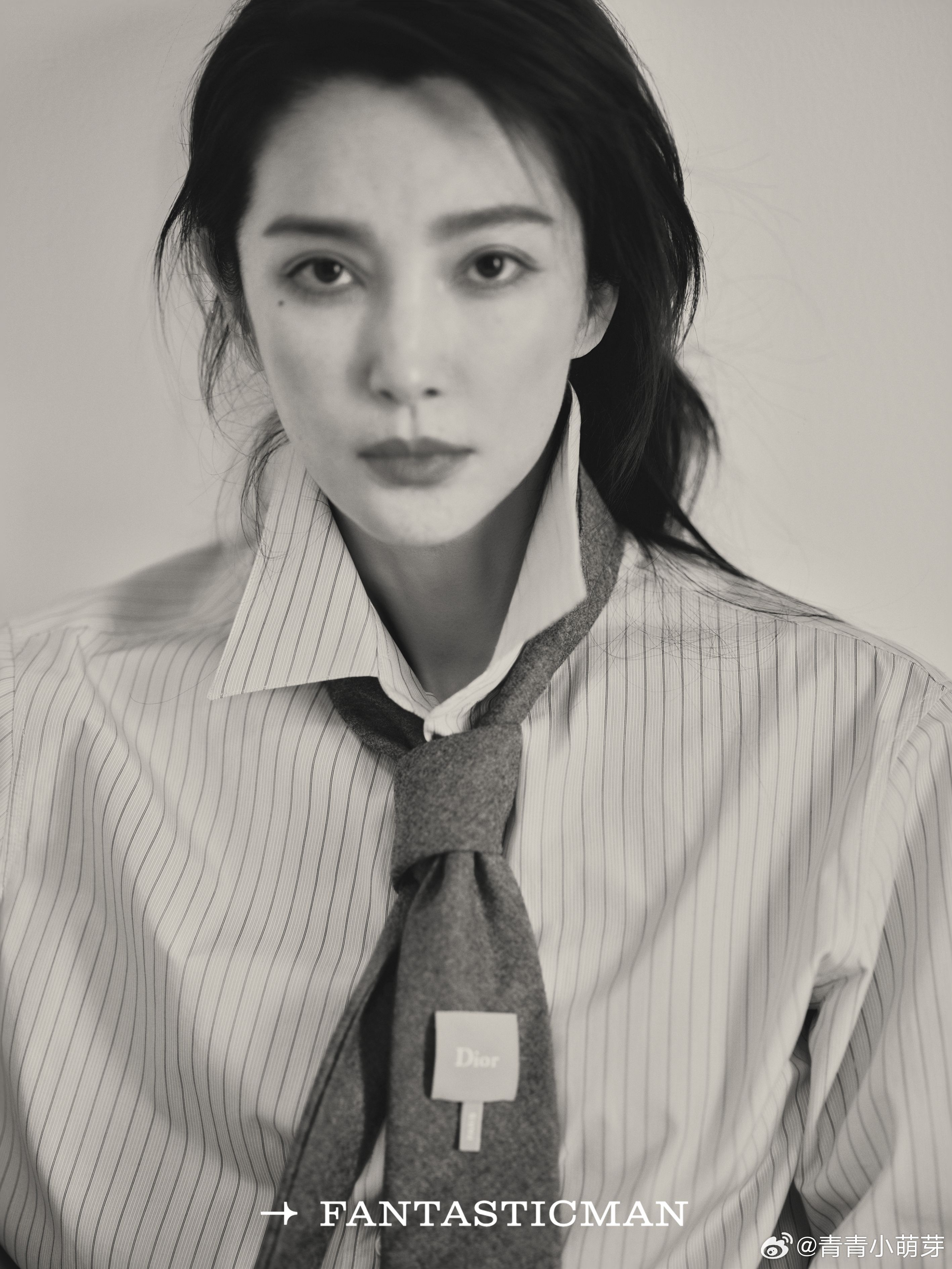 李冰冰vs李冰冰vs李冰冰李冰冰新封面层次感拉满，干练与温柔完美平衡，太好看了，