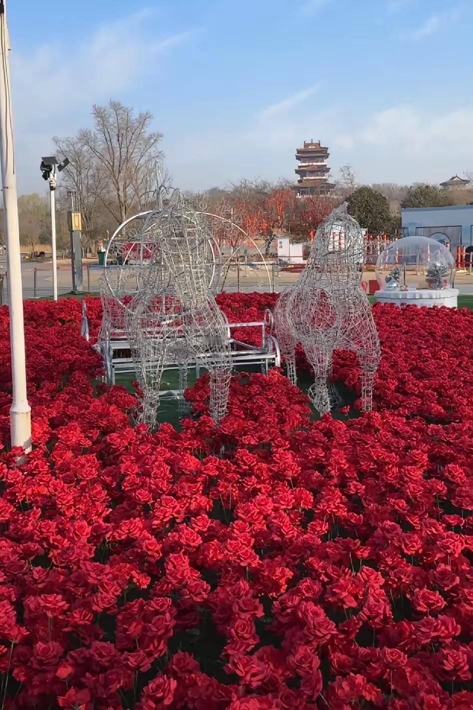以后关于董宇辉和与辉同行的争议会越来越多，但是会得到政府和相关部门的支持也会越来