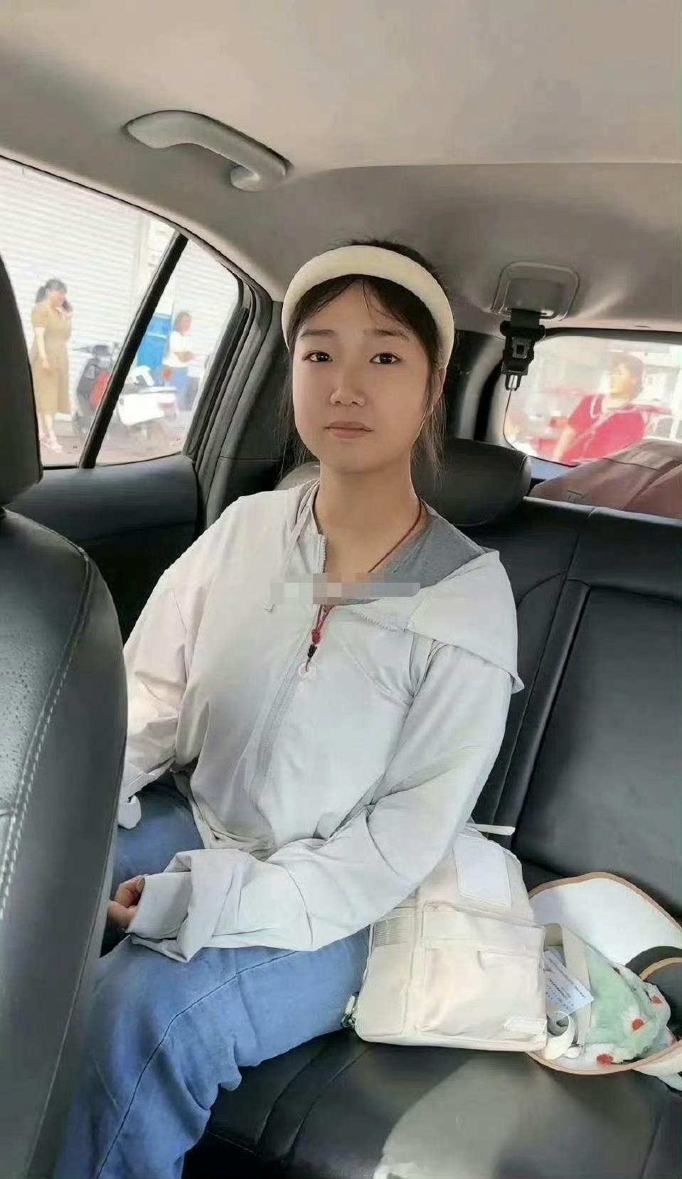 军训结束来接妹妹，差点以为接错人了[笑着哭]​​​