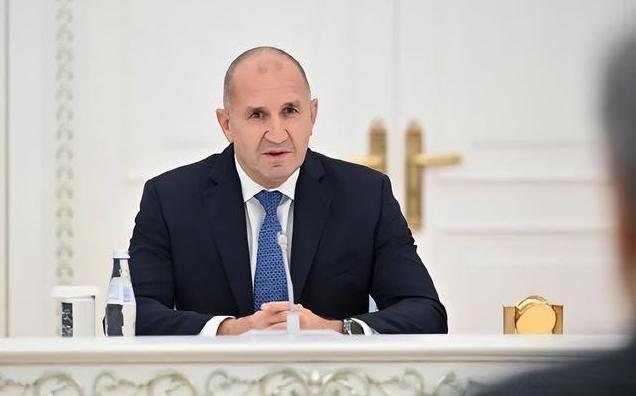 欧盟刚松口气又炸雷！62岁“硬汉”杀回马枪，巴尔干版“欧尔班”上线了。4月，