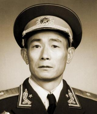 1937年，386旅旅长陈赓把1营营长查玉升叫到自己的窑洞里。陈赓开门见山：“我