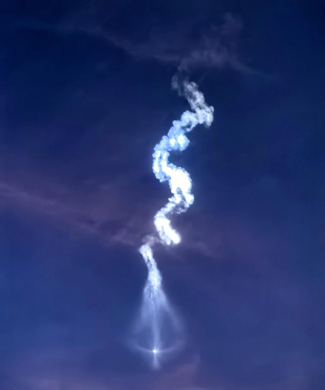 第一次肉眼看到助推器分离、一二级分离！运气太好了，天气完美。长征七号遥十火箭发射