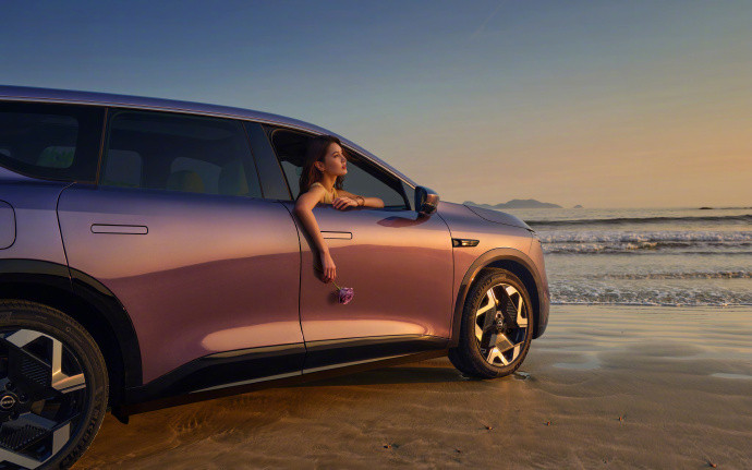 NX8带你一起告别通勤焦虑每天通勤疲惫不堪？堵车时的焦躁、停车时的抓狂、补能时的