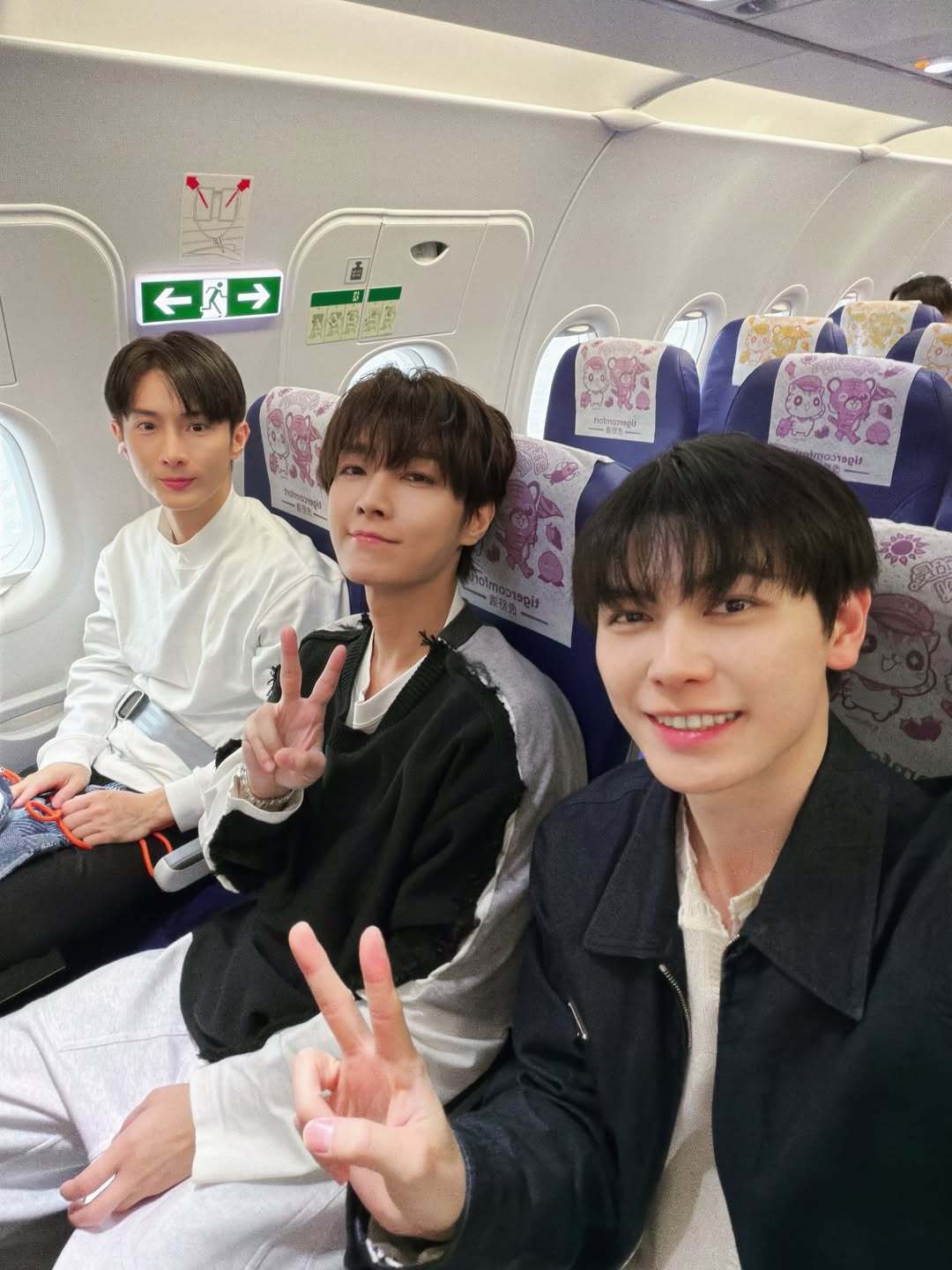 炎亚纶晒合照，前任现任一起愉快出游✈️