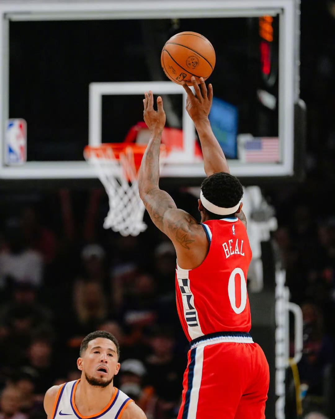 拉垮比尔！快船被太阳晒翻！全场14投2中，拿下5分1篮板1助攻，在小卡和哈登