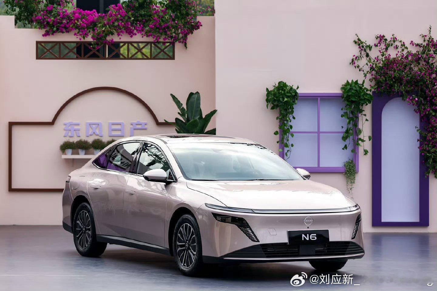 百万级后排大沙发东风日产N6“后排舒适躺平大沙发”向来是日产车型的招牌，如今沙发