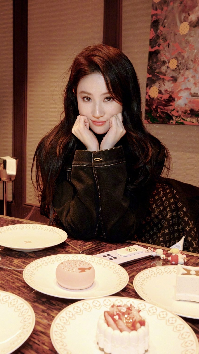 刘亦菲今日更新好有气场～