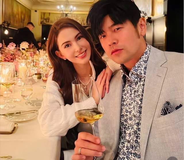 昆凌33岁生日美出圈！穿2690元拉夫劳伦上衣，戴46W珍珠项链真壕