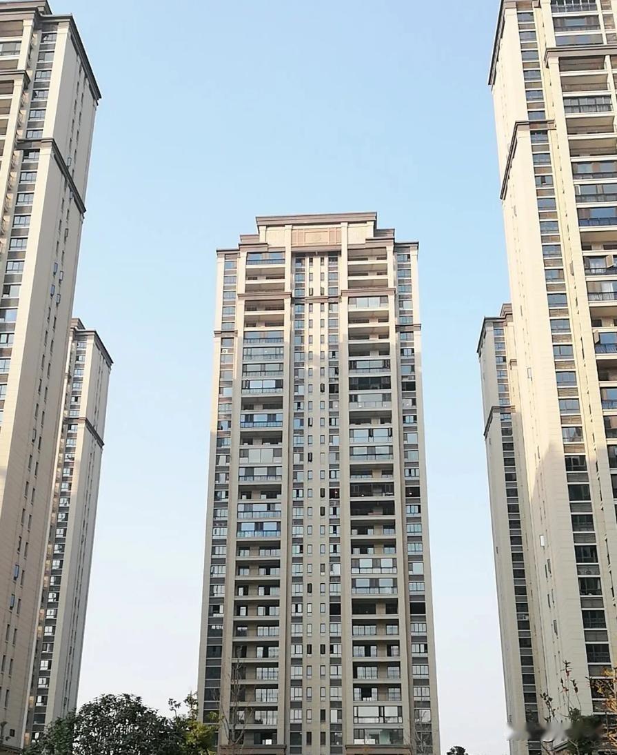 别再争论西户和东户了！入住12年，我搬到了中间户，有些话很真实买房时，所有人都